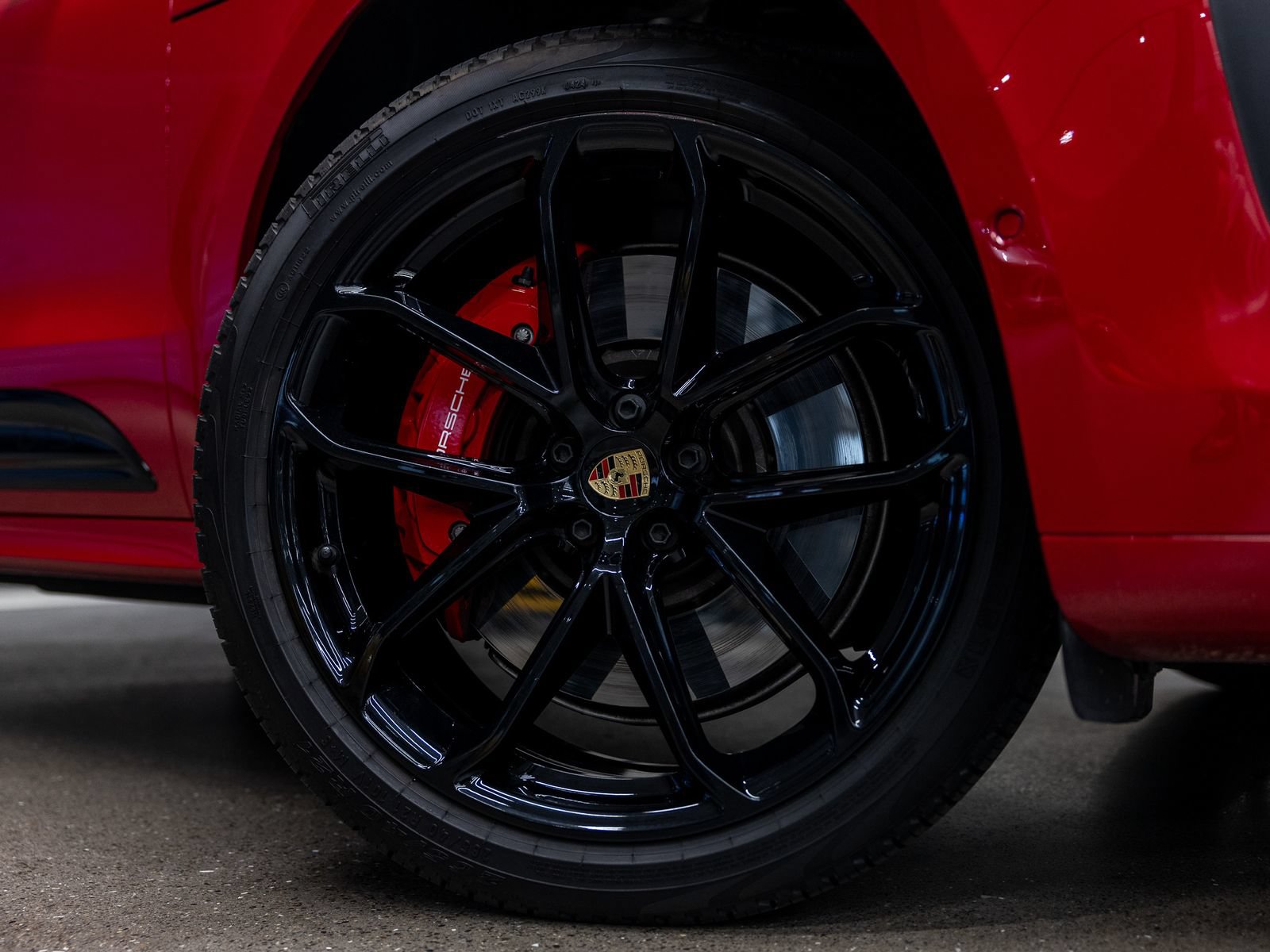 Certified 2024 Porsche Macan GTS AWD/4WD image 18