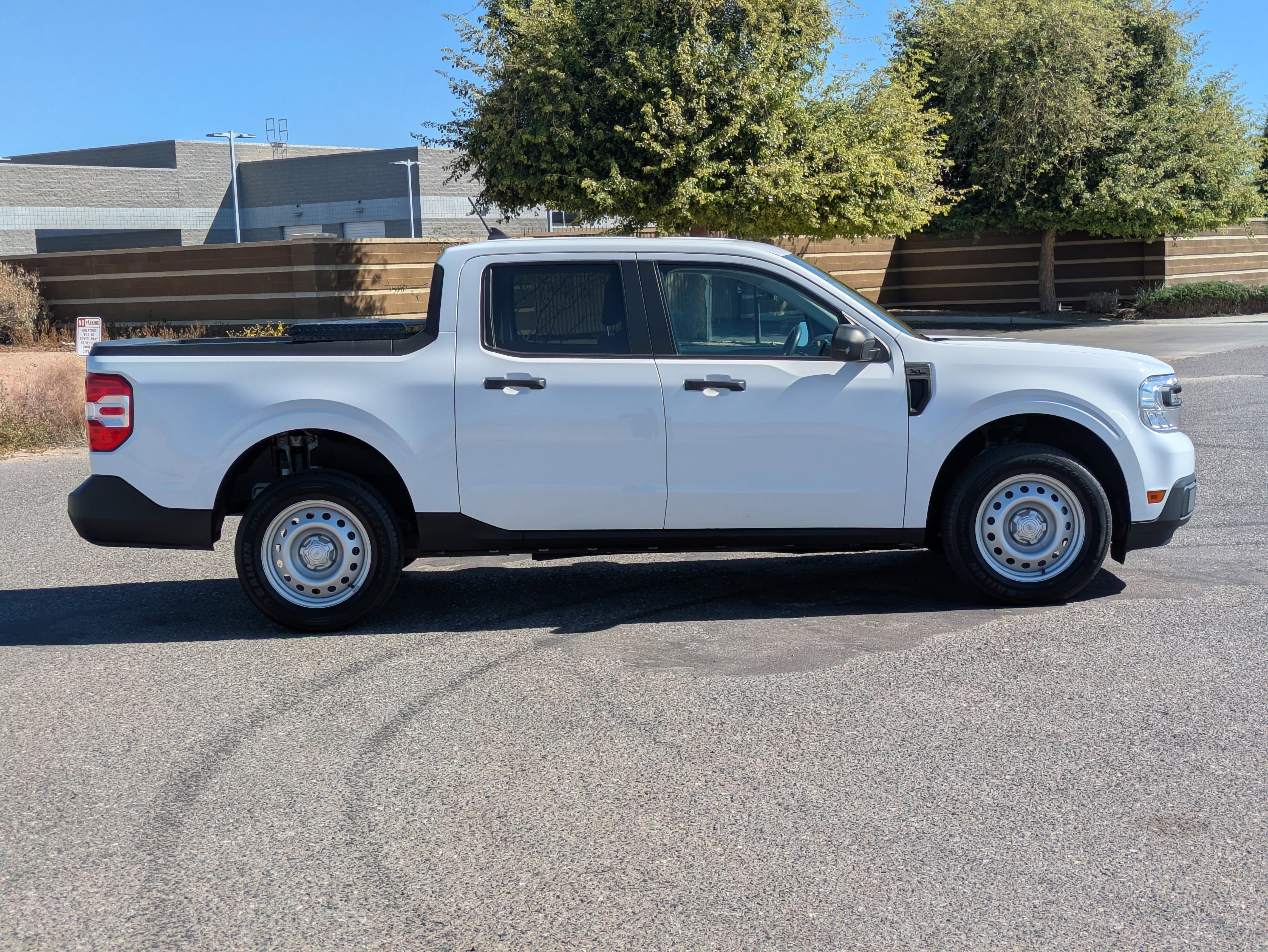 Used 2022 Ford Maverick XL FWD image 2
