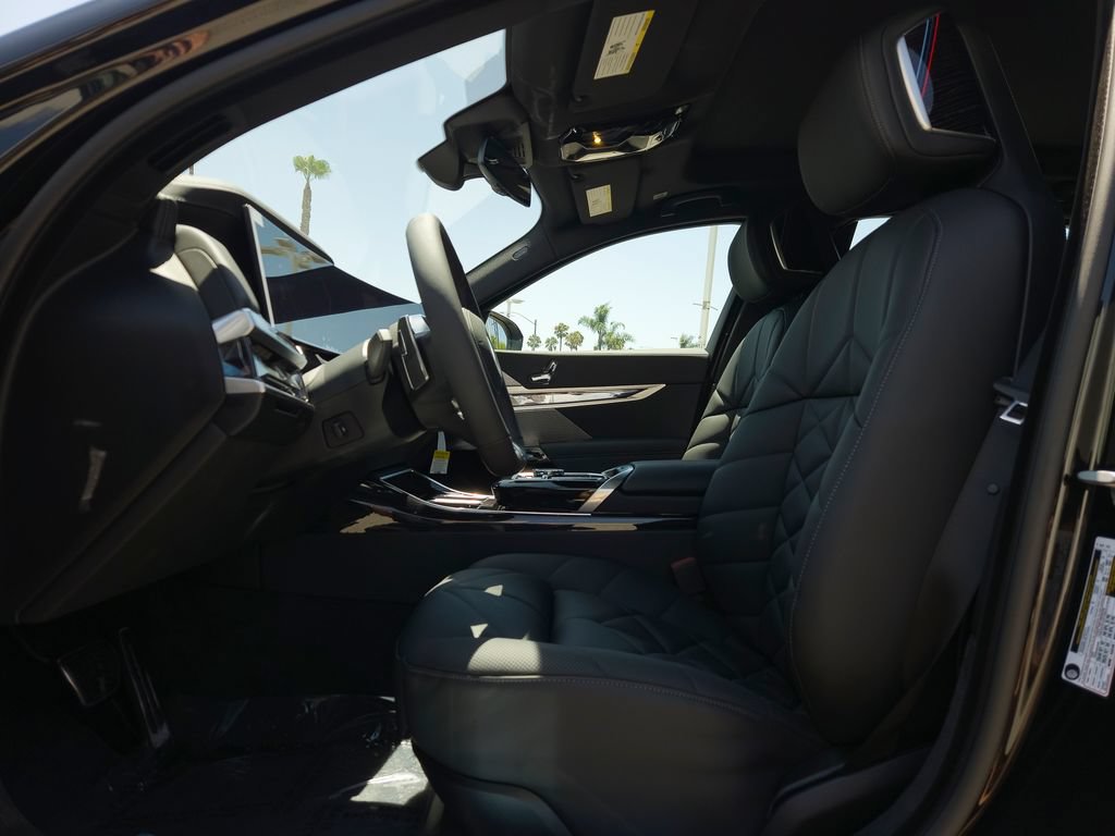 New 2026 BMW 740i w/ Premium Package RWD image 7