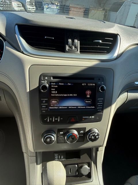 Used 2017 Chevrolet Traverse LS FWD image 23