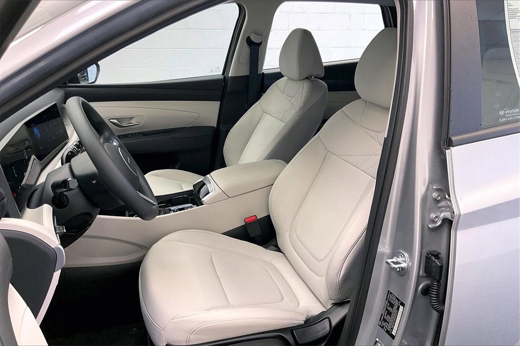 New 2025 Hyundai Tucson SE image 9
