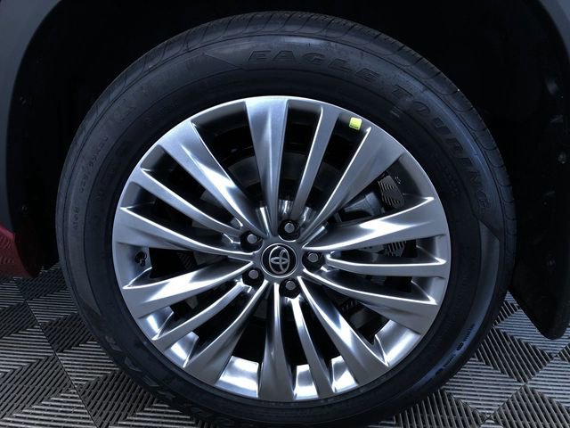 New 2026 Toyota Highlander Platinum image 16