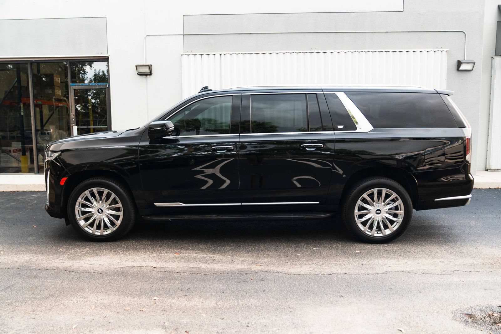Used 2021 Cadillac Escalade ESV Luxury RWD image 5