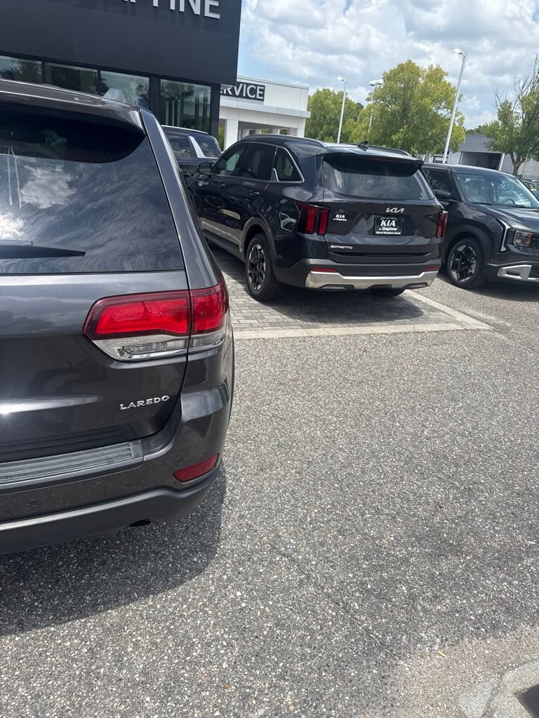 Used 2020 Jeep Grand Cherokee Laredo w/ Security & Convenience Group RWD image 12