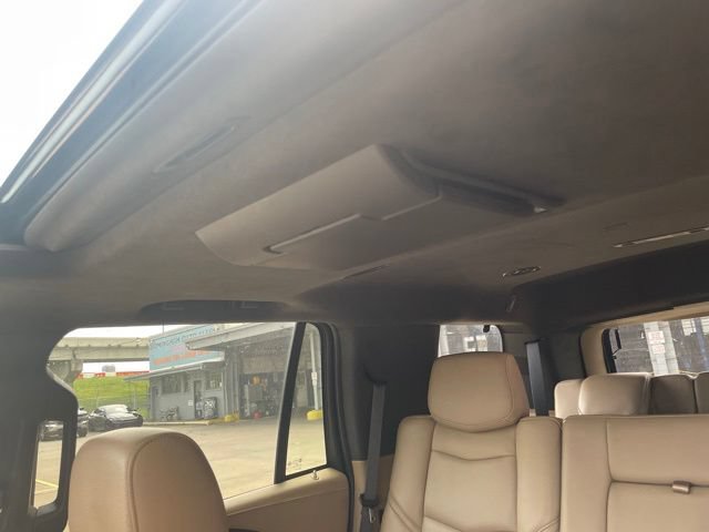 Used 2020 Cadillac Escalade Platinum RWD image 26