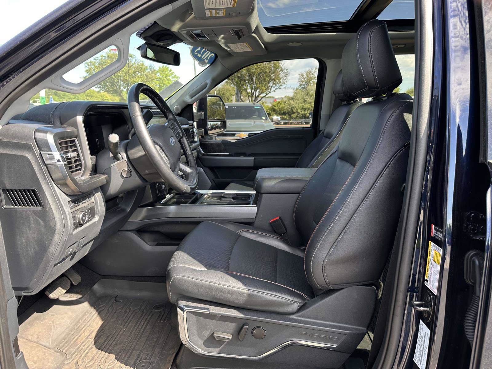 Used 2023 Ford F250 Lariat w/ Lariat Ultimate Package AWD/4WD image 12
