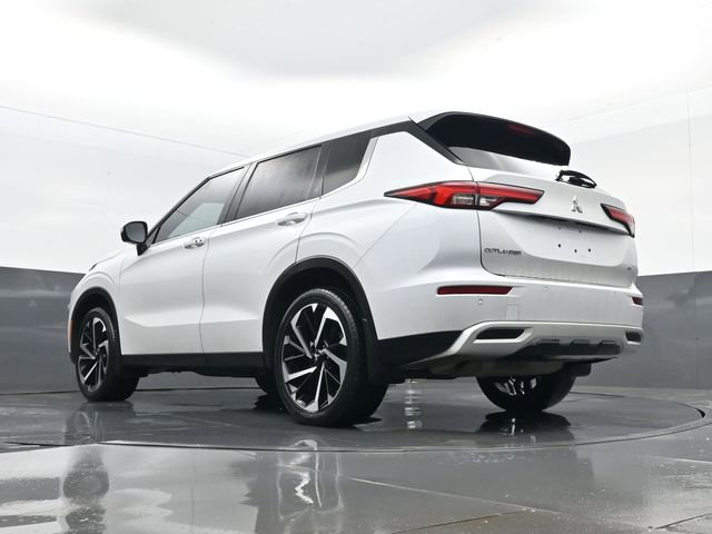 Used 2022 Mitsubishi Outlander SE image 26