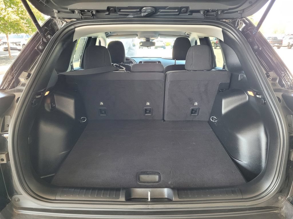 Used 2021 Jeep Cherokee Latitude AWD/4WD image 6