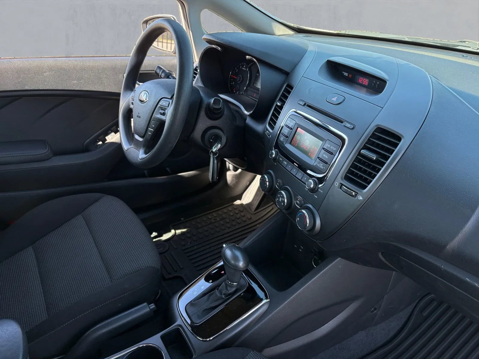 Used 2017 Kia Forte LX image 19