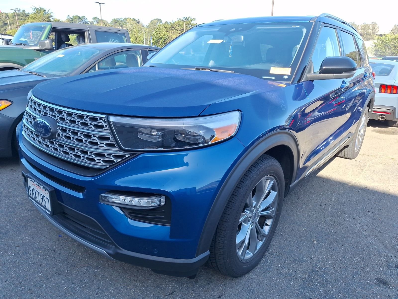 Used 2021 Ford Explorer Limited w/ Equipment Group 301A image 3