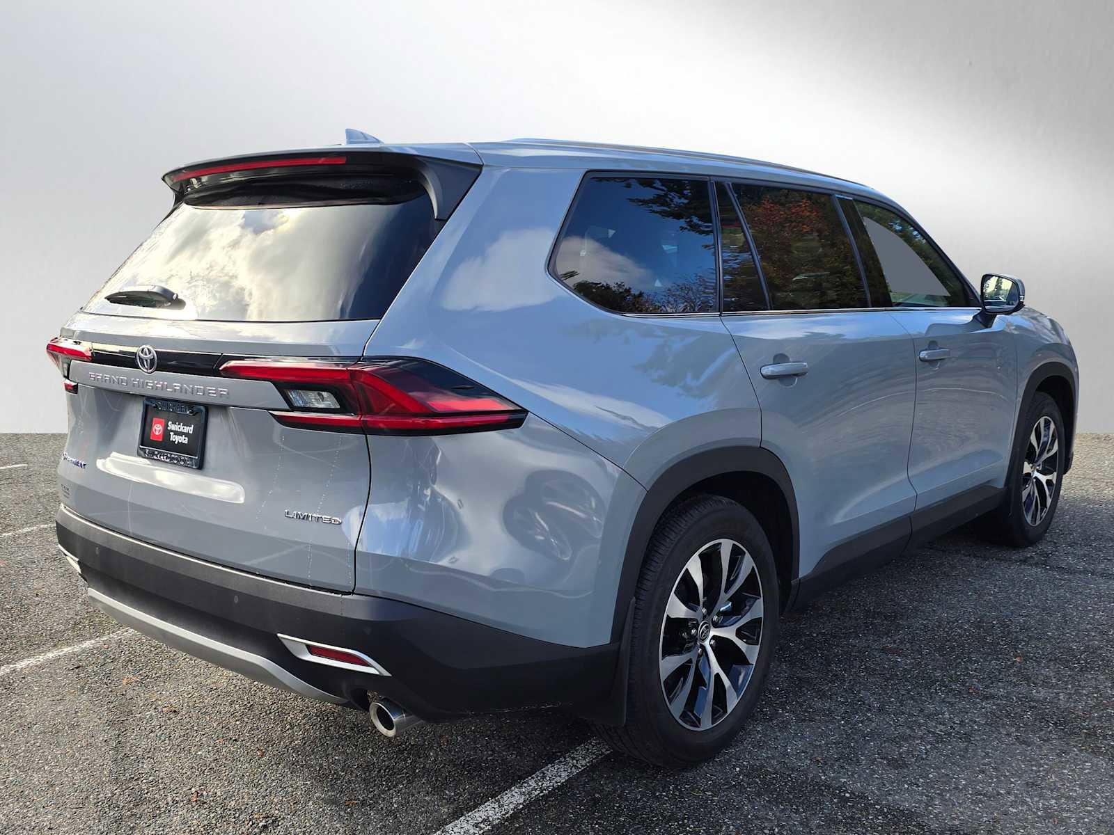 Used 2025 Toyota Grand Highlander AWD Hybrid image 3