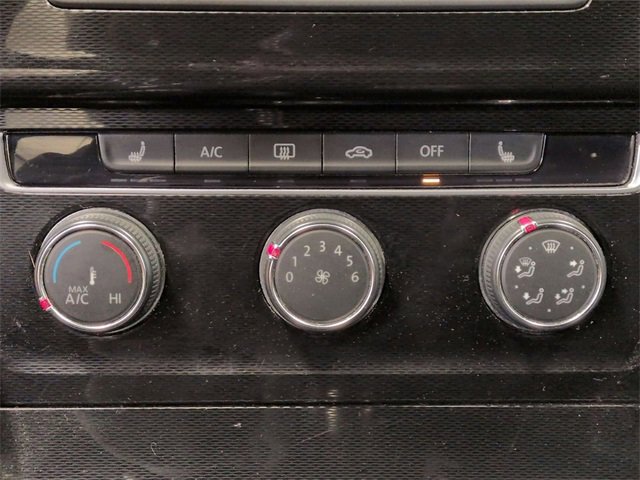 Used 2016 Volkswagen Golf S image 22