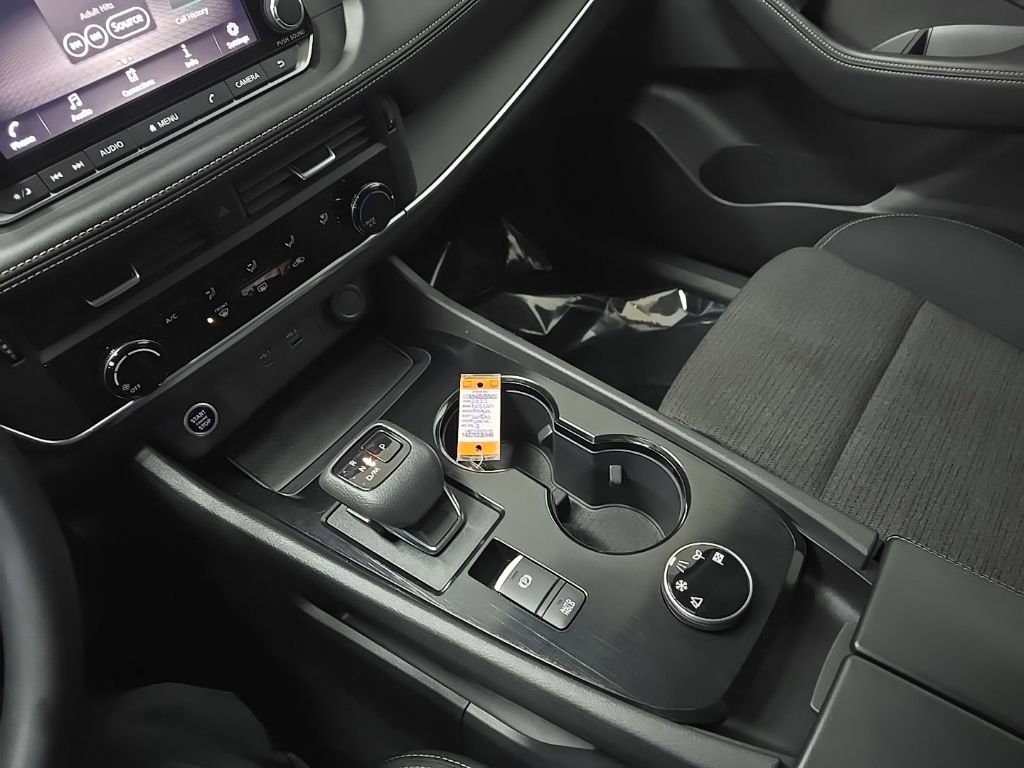 Used 2022 Nissan Rogue S image 26