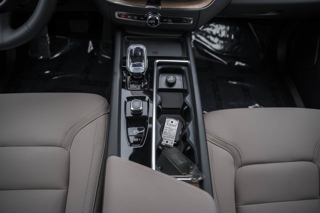 New 2026 Volvo XC60 B5 Plus w/ Protection Package Premier image 30