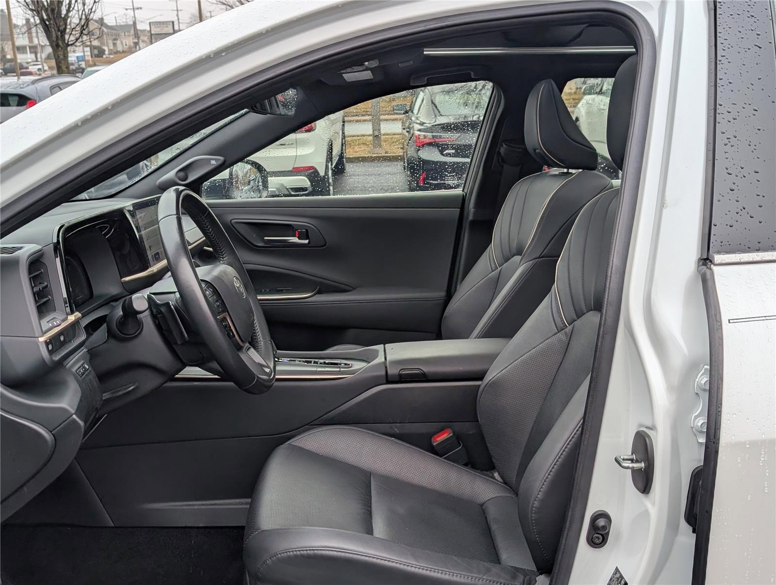 Used 2023 Toyota Crown Platinum image 16