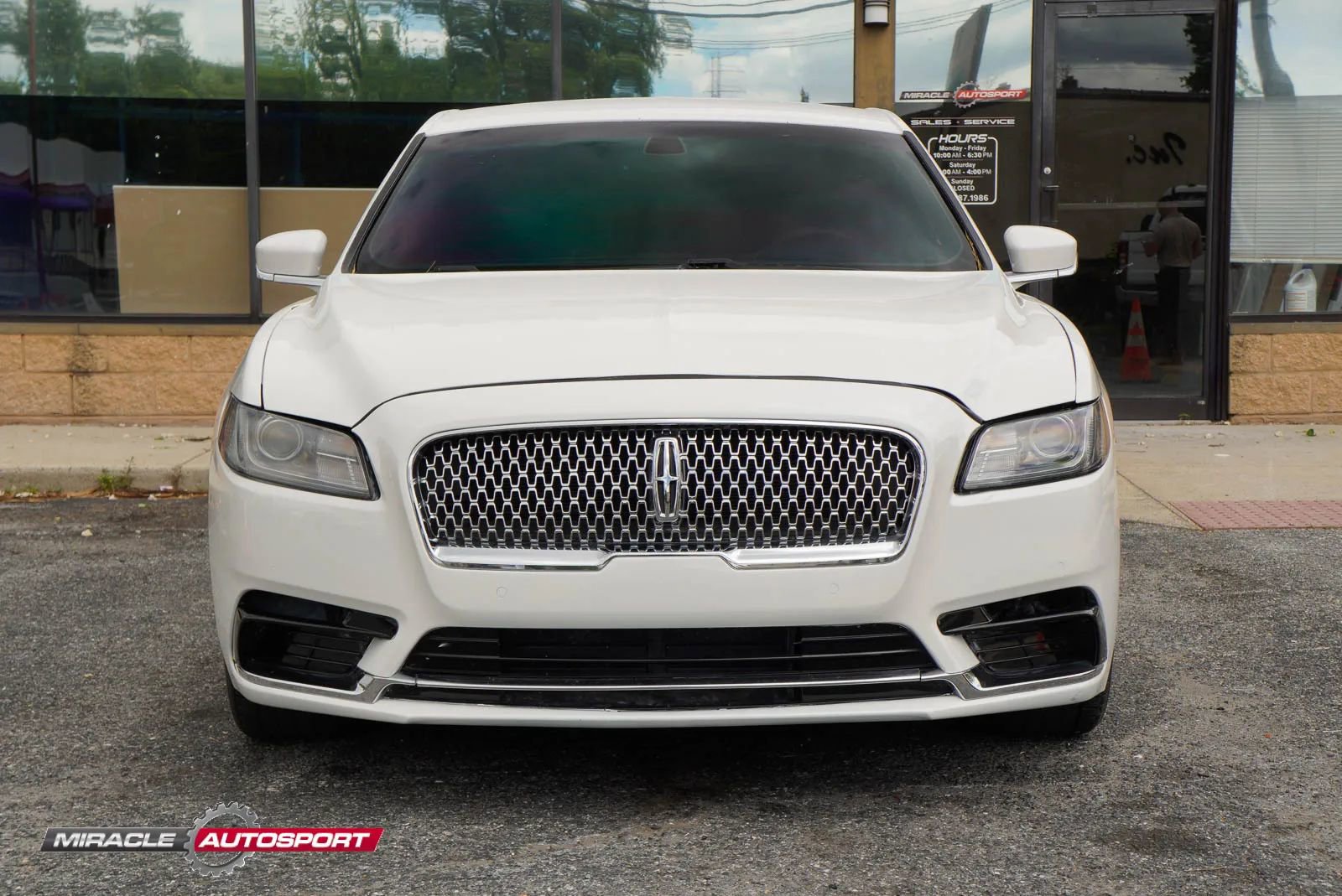 Used 2018 Lincoln Continental Premiere FWD image 2