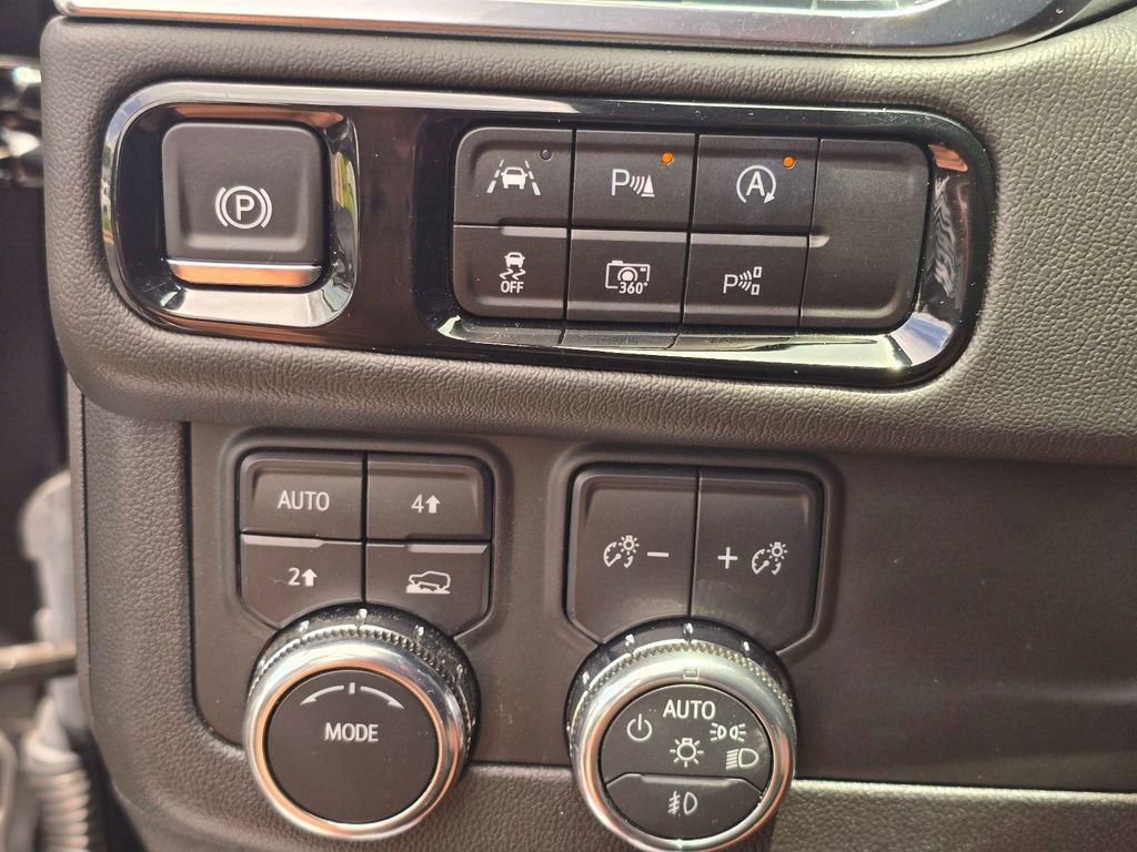 Used 2025 GMC Yukon Denali AWD/4WD image 27