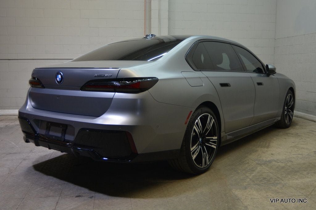 Used 2023 BMW i7 xDrive60 AWD/4WD image 4