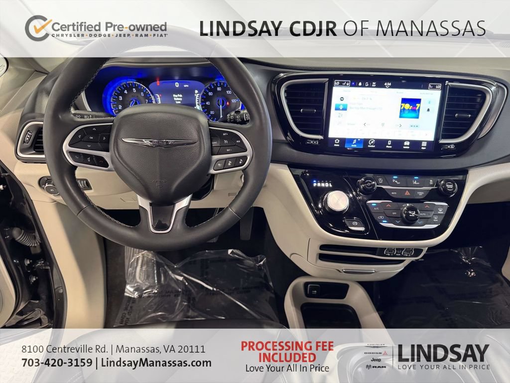 Used 2023 Chrysler Pacifica Touring-L FWD image 22