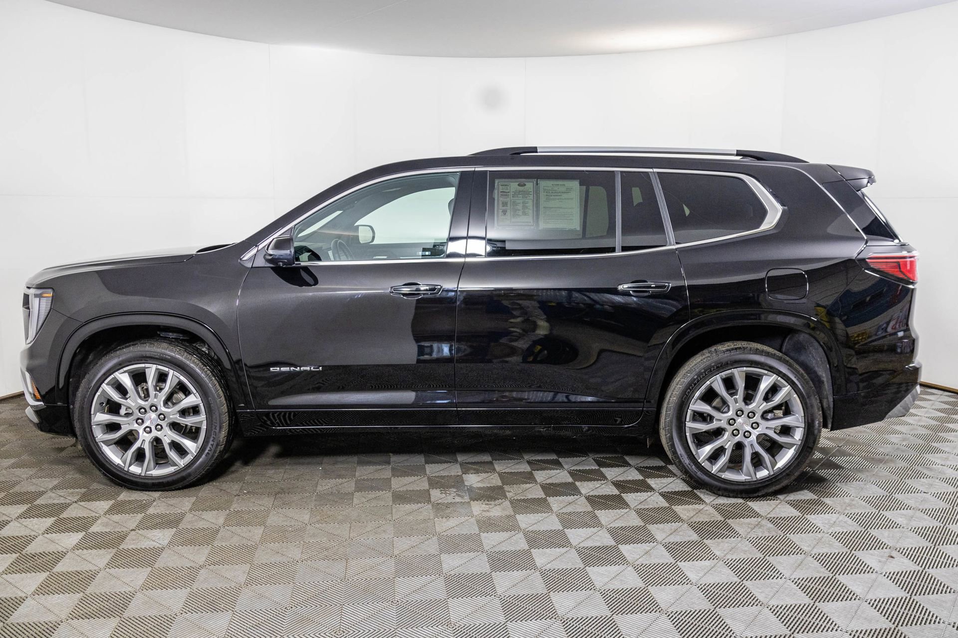 Used 2024 GMC Acadia Denali image 14