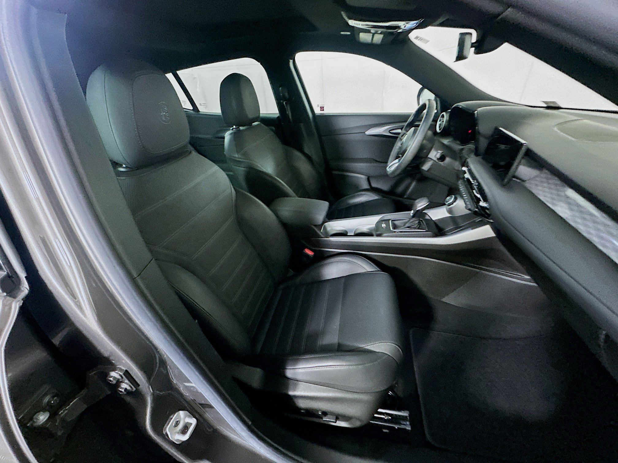 Used 2024 Alfa Romeo Tonale Ti w/ Premium Interior Package image 31