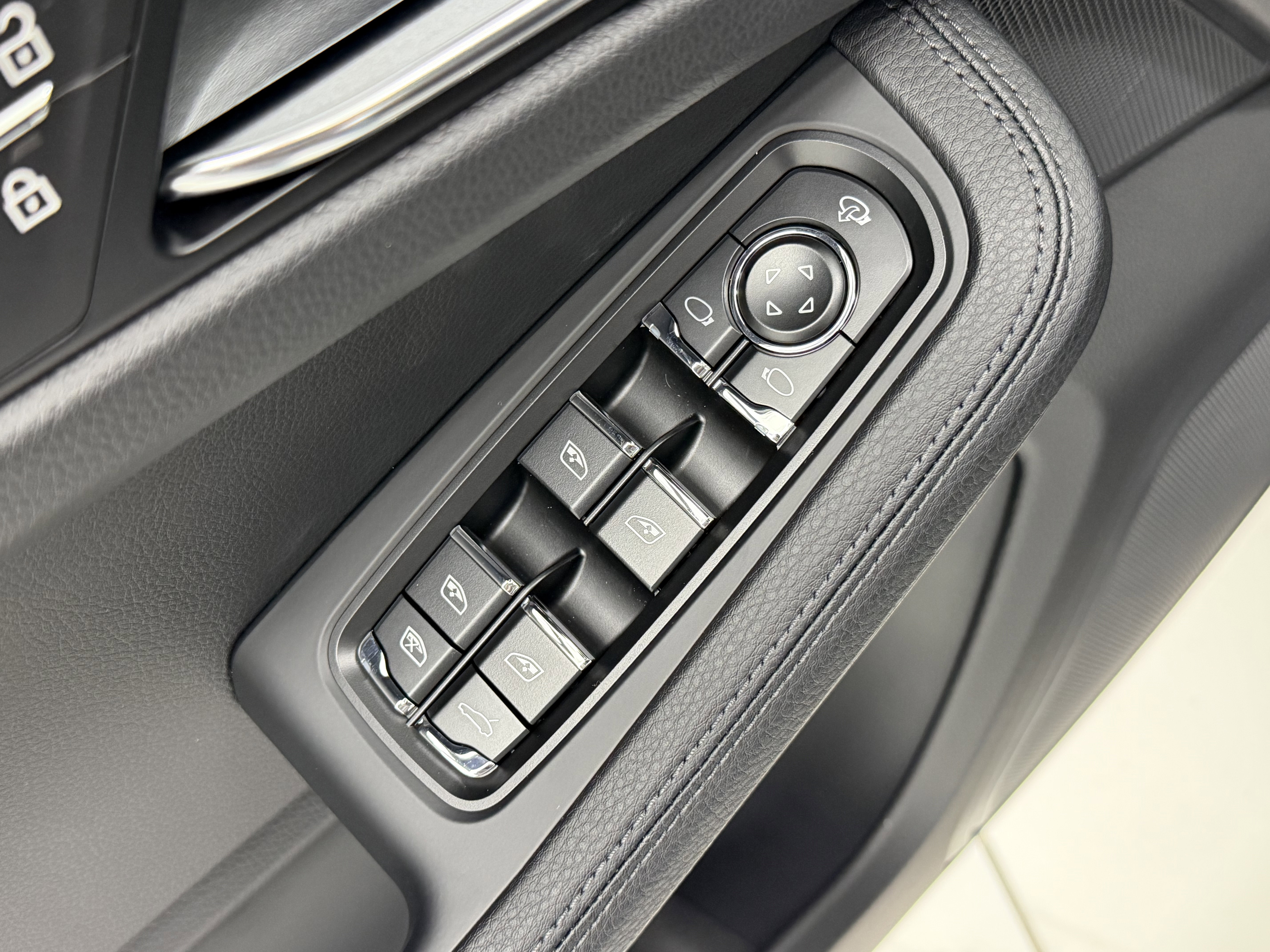 New 2026 Porsche Macan image 28