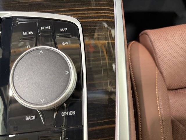 Used 2025 BMW X7 xDrive40i w/ Parking Assistance Package image 43