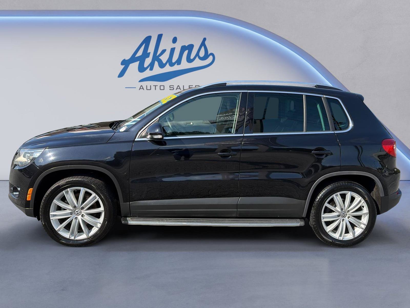 Used 2011 Volkswagen Tiguan SEL AWD/4WD image 8