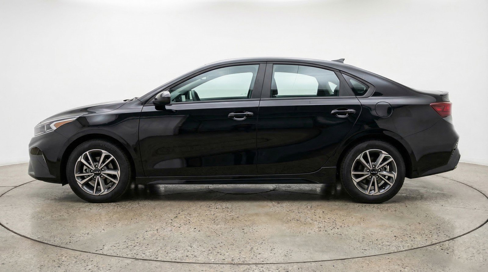 Used 2024 Kia Forte LXS FWD image 5