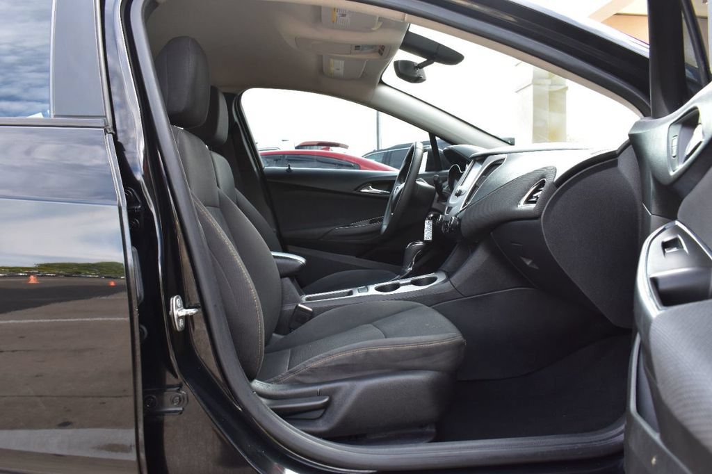 Used 2017 Chevrolet Cruze LS FWD image 16