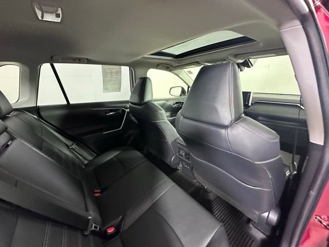 Used 2021 Toyota RAV4 XLE Premium image 12