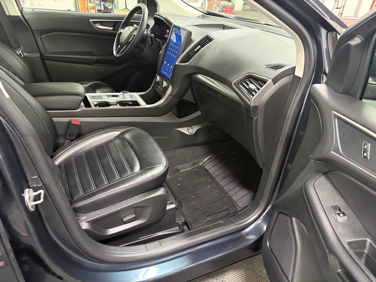 Used 2024 Ford Edge SEL w/ Convenience Package AWD/4WD image 11