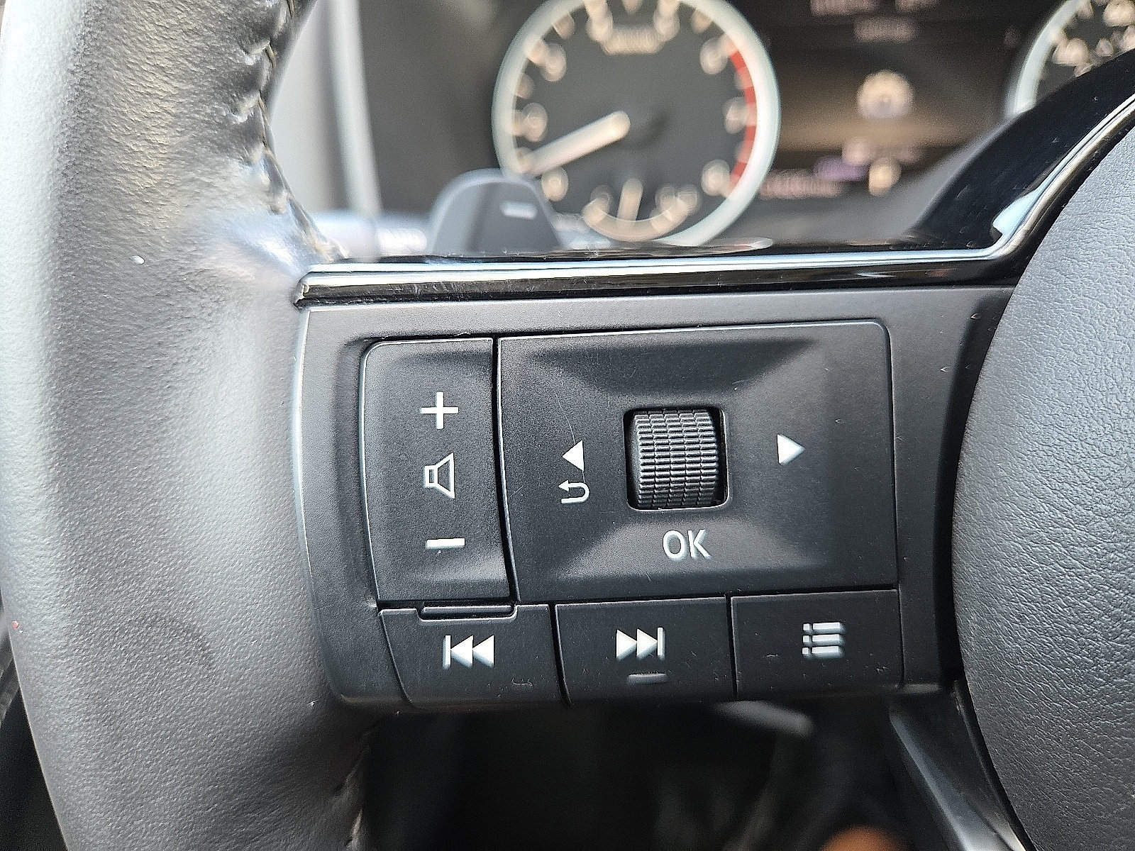 Used 2021 Nissan Rogue SL FWD image 17