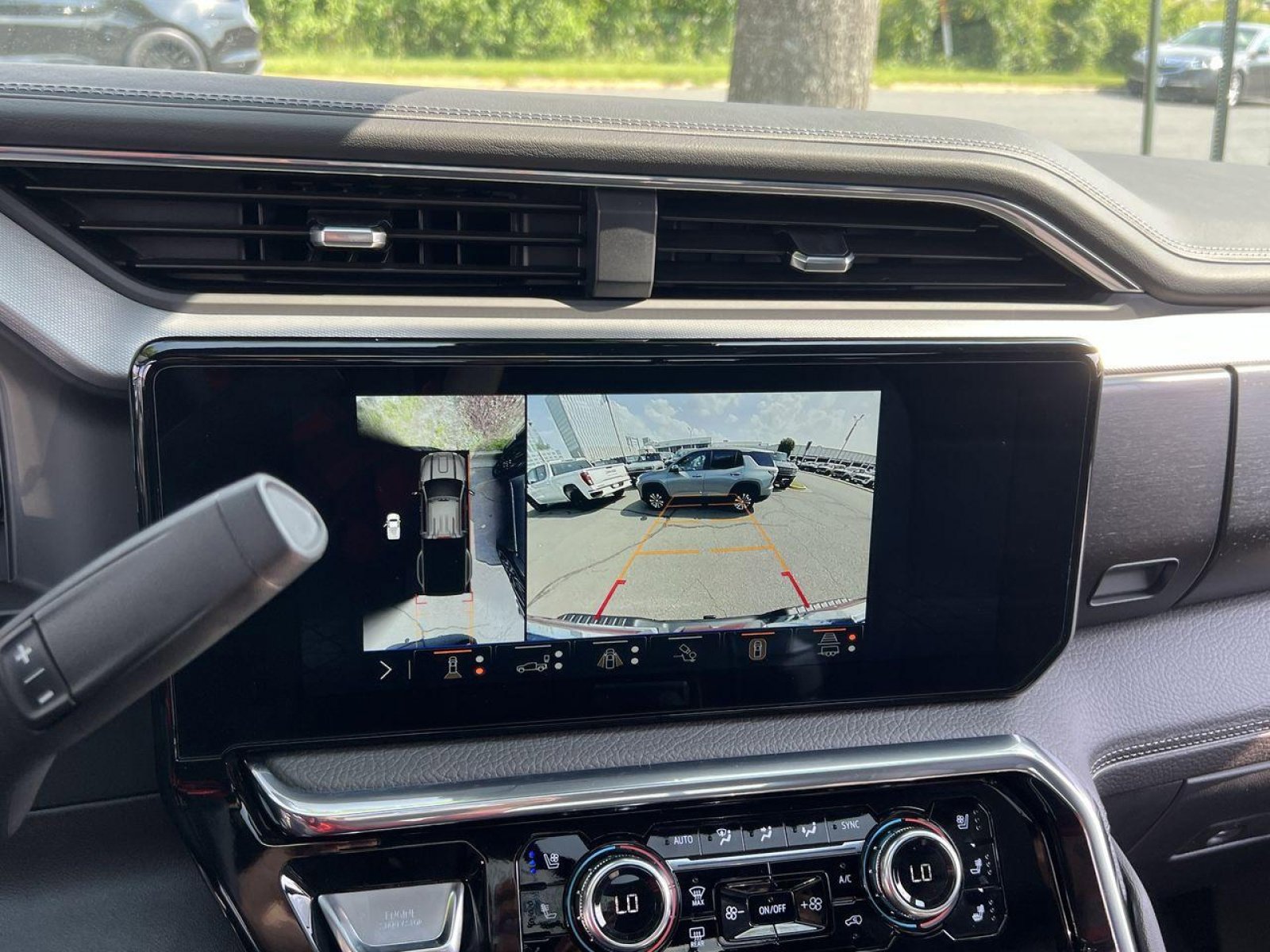 New 2025 GMC Sierra 3500 Denali w/ Denali Reserve Package image 14