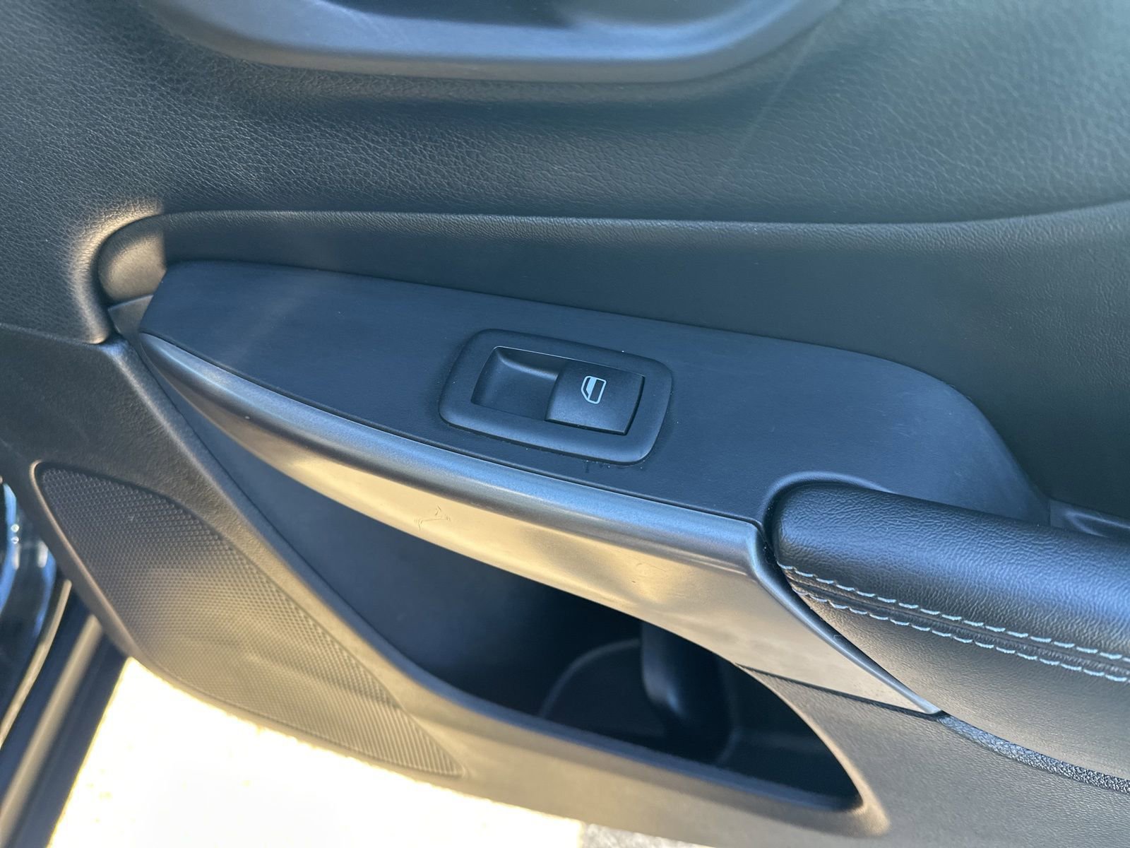 Used 2019 Jeep Cherokee Latitude w/ Cold Weather Group image 29