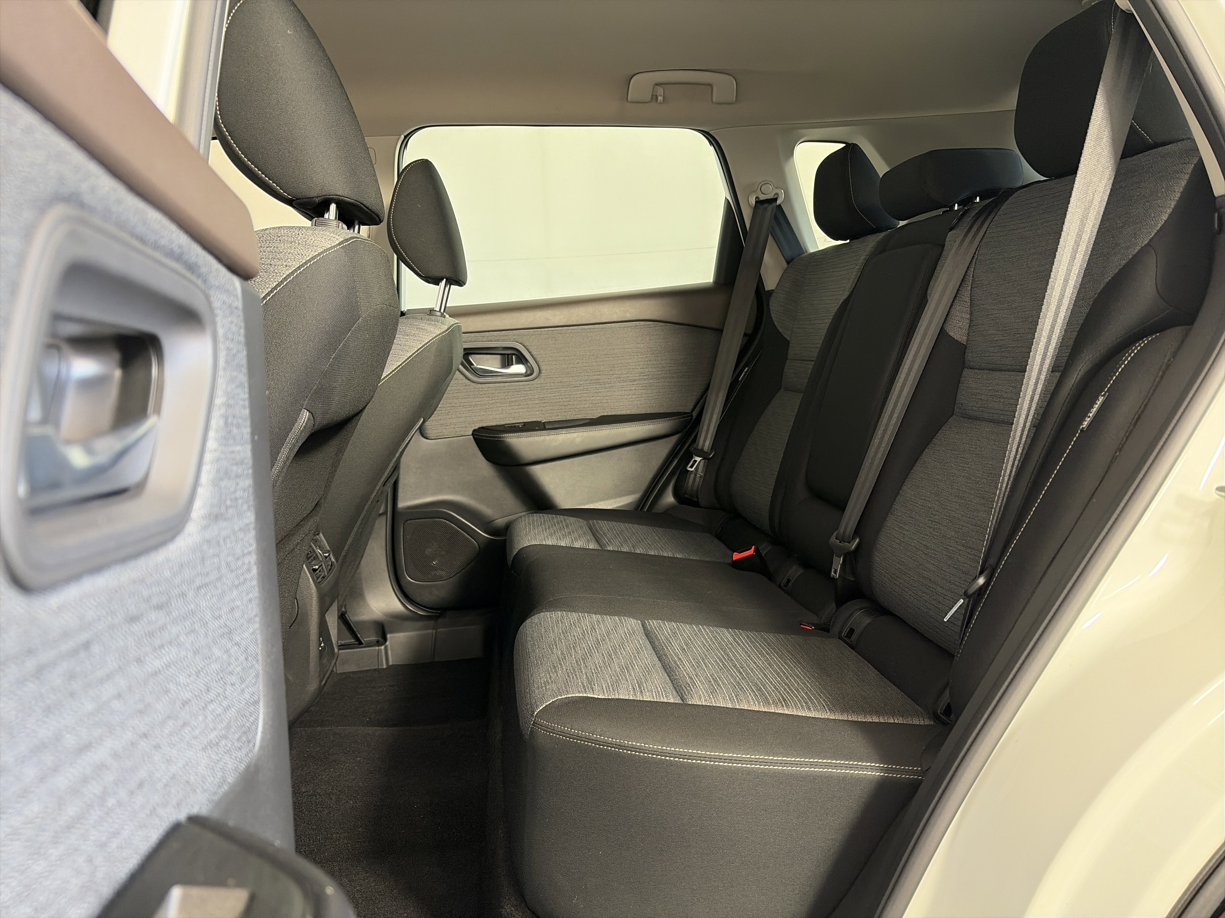 Used 2021 Nissan Rogue SV image 7