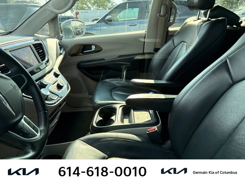 Used 2018 Chrysler Pacifica Touring-L FWD image 7