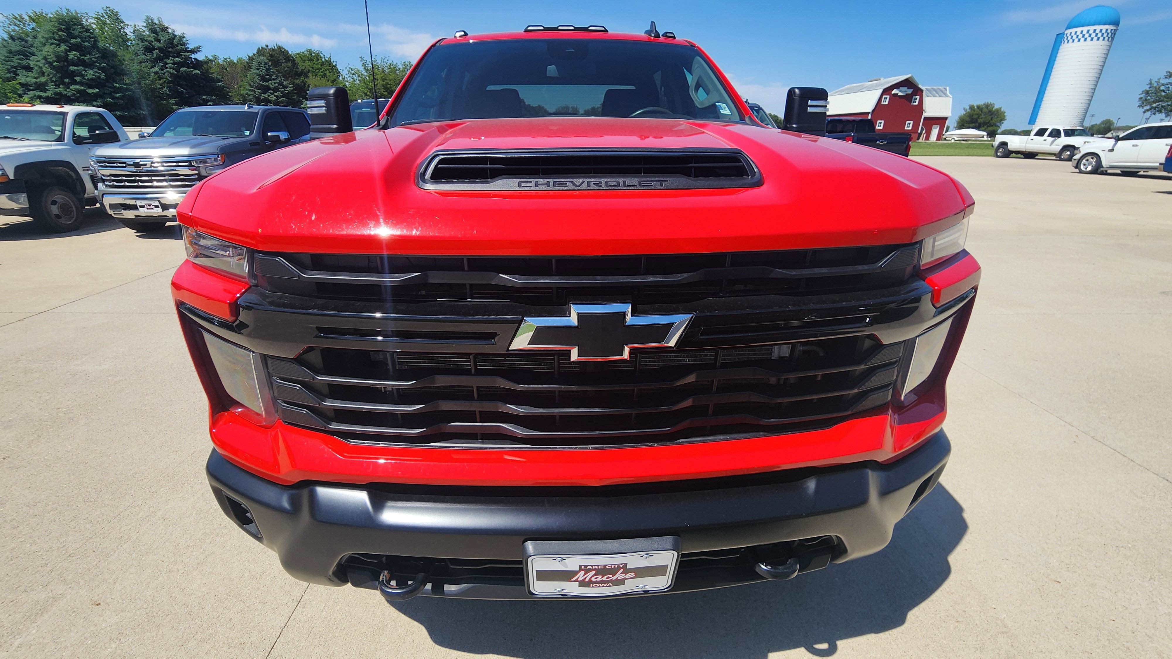 Used 2025 Chevrolet Silverado 2500 W/T AWD/4WD image 2