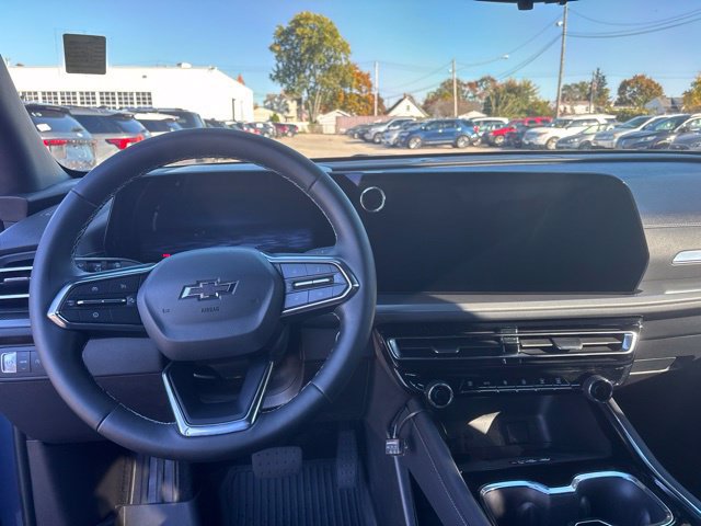 Used 2026 Chevrolet Traverse LT w/ Midnight/Sport Edition FWD image 14