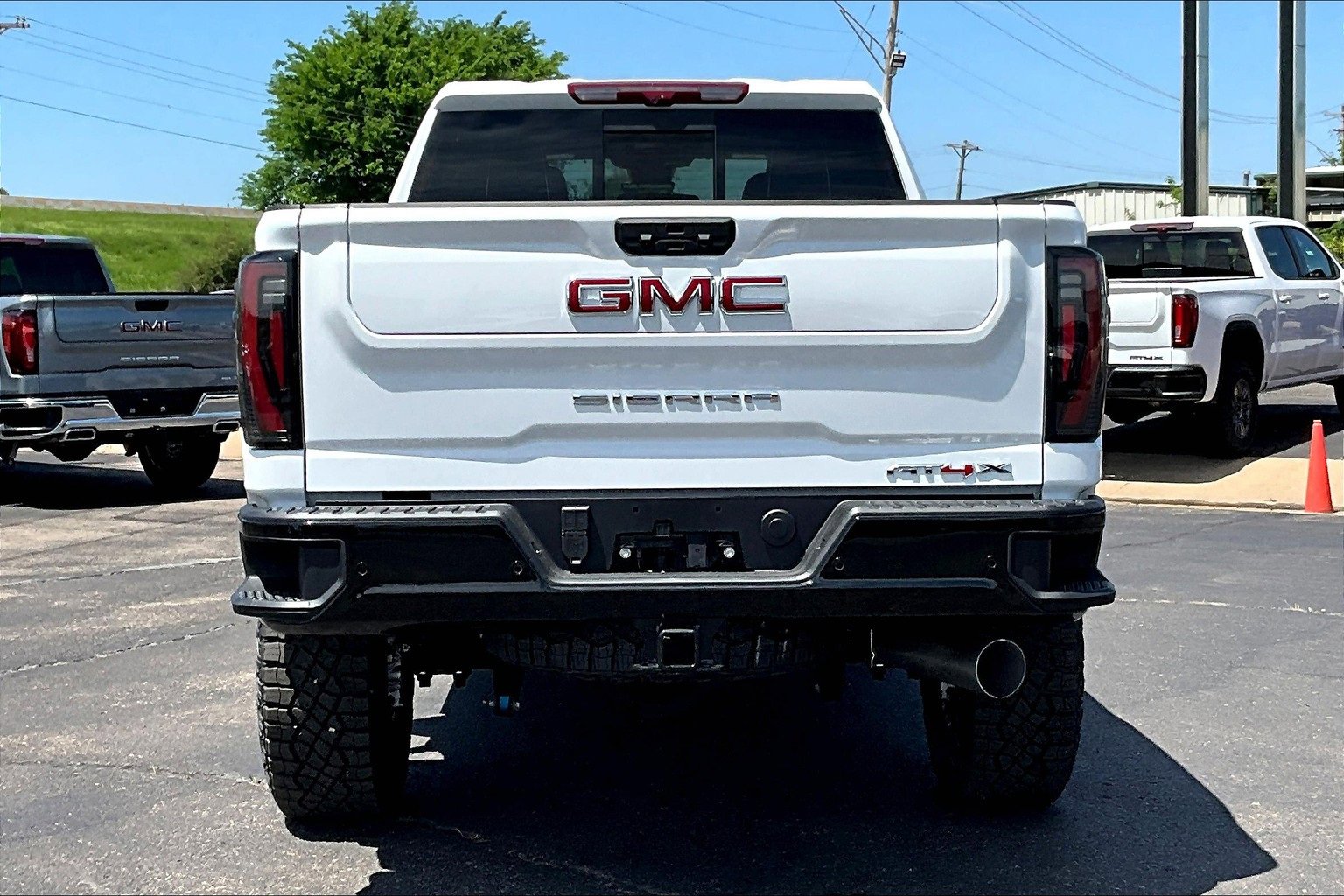 New 2025 GMC Sierra 2500 AT4X image 4