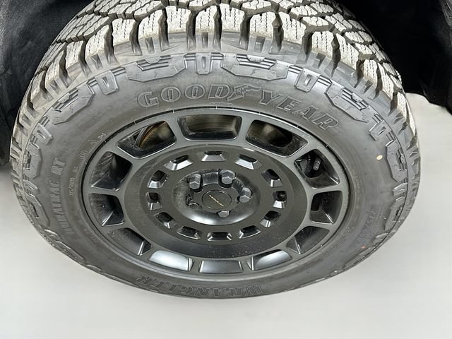New 2026 Land Rover Defender 110 OCTA AWD/4WD image 33