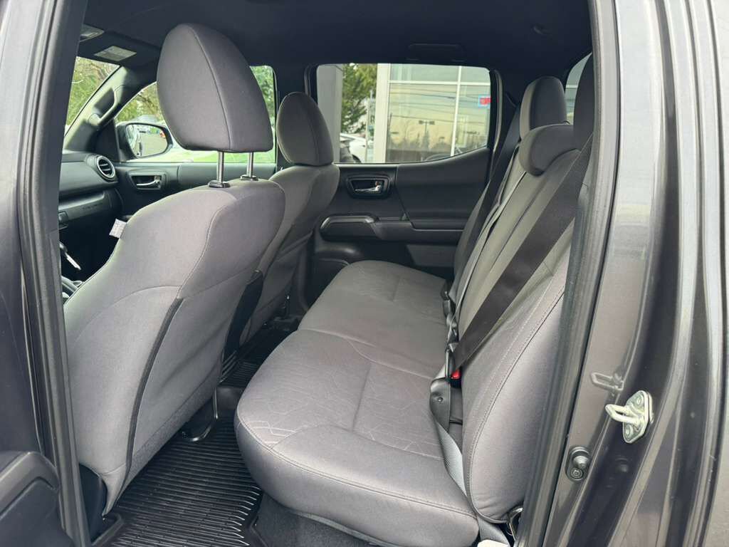 Used 2018 Toyota Tacoma TRD Off-Road w/ Technology Package image 24