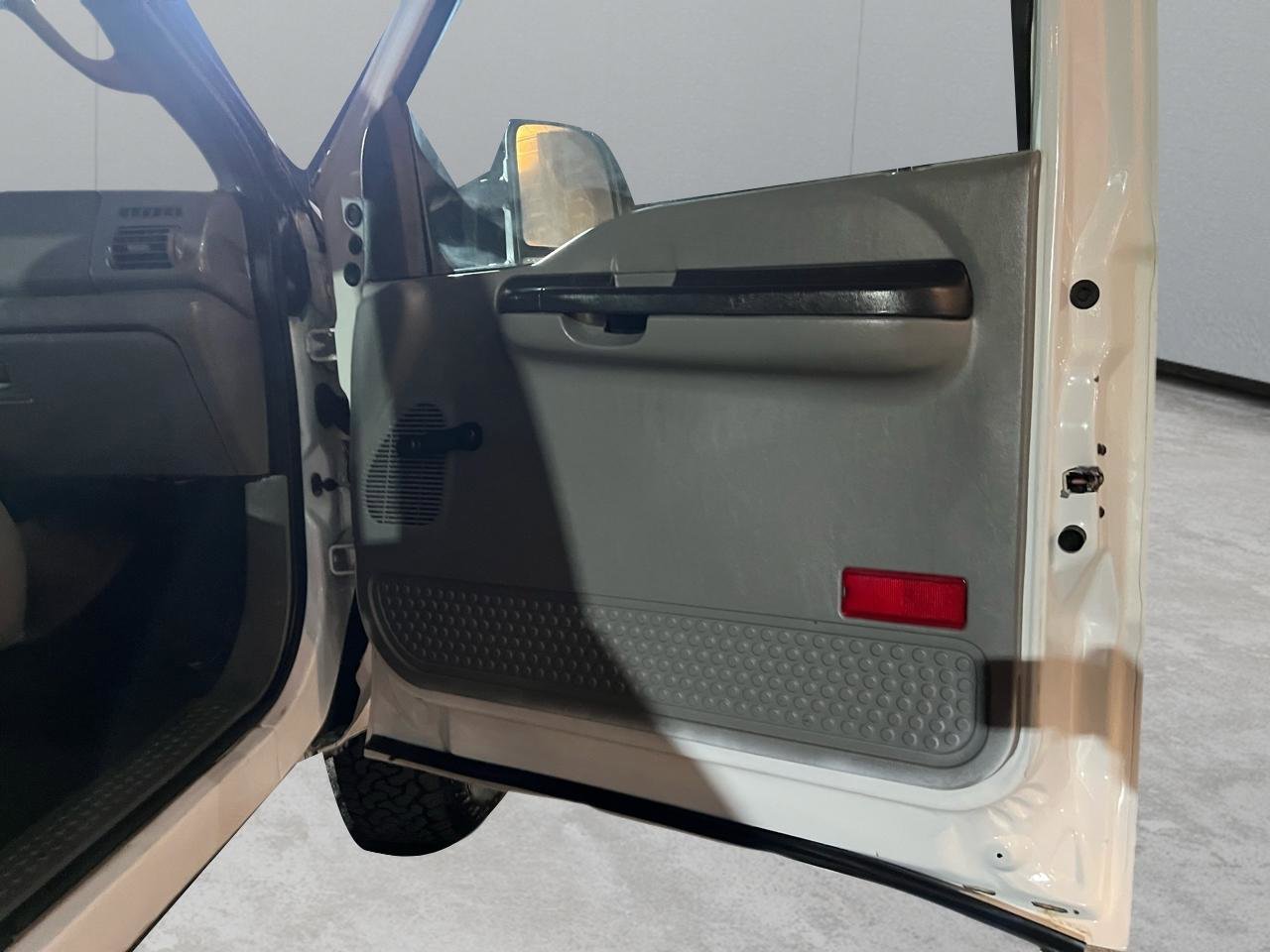 Used 2006 Ford F350 XLT image 20