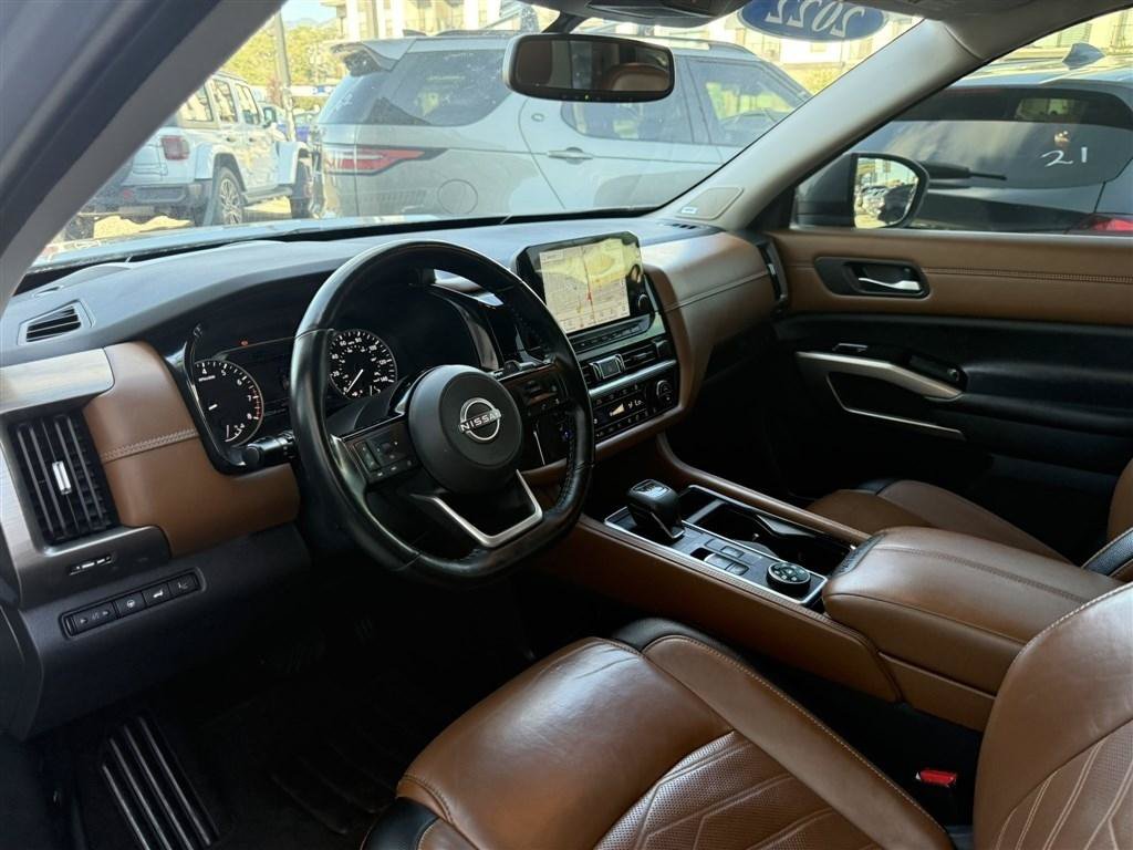 Used 2022 Nissan Pathfinder Platinum w/ Cargo Package AWD/4WD image 17