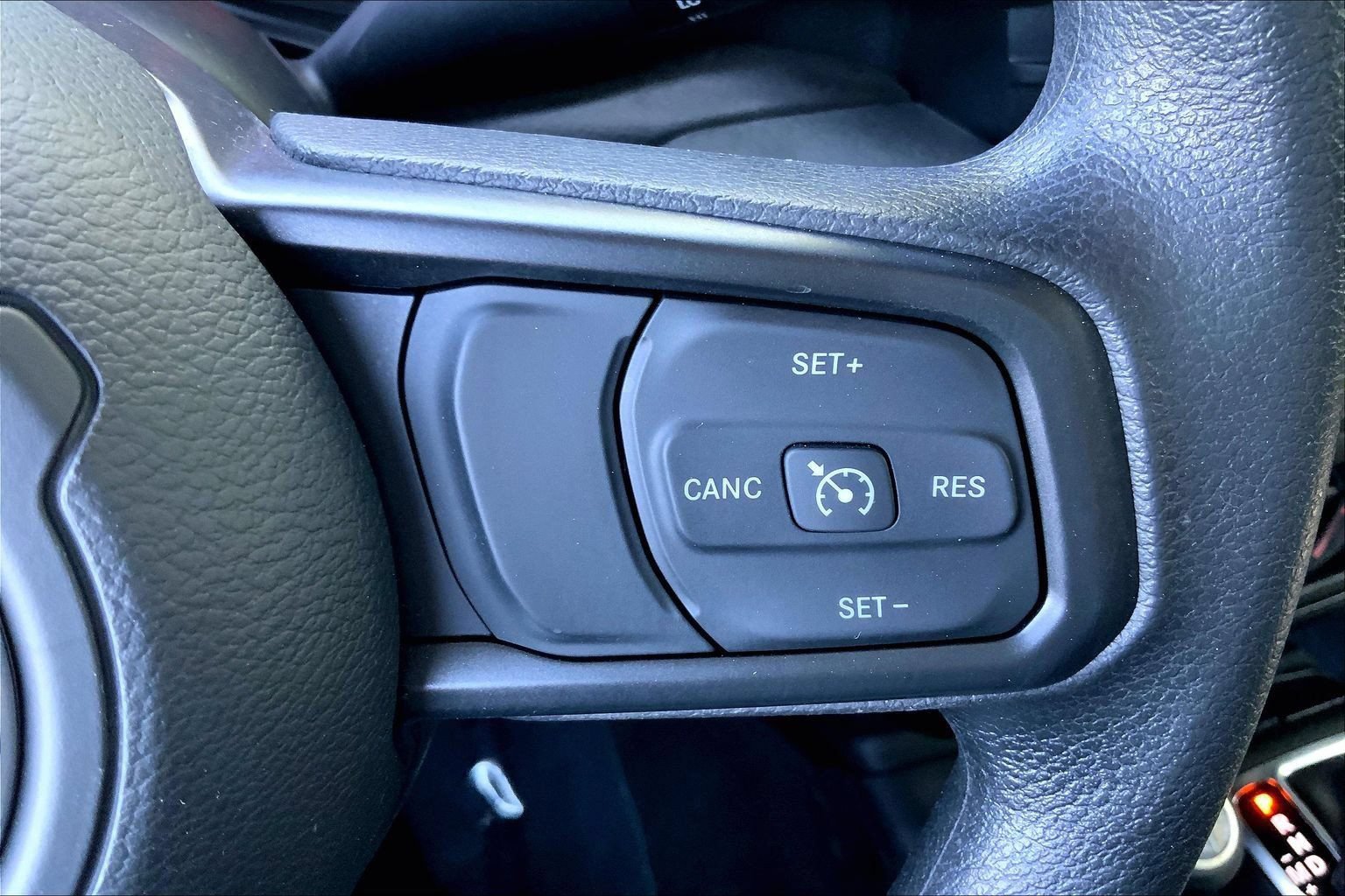 Certified 2024 Jeep Gladiator Sport AWD/4WD image 19