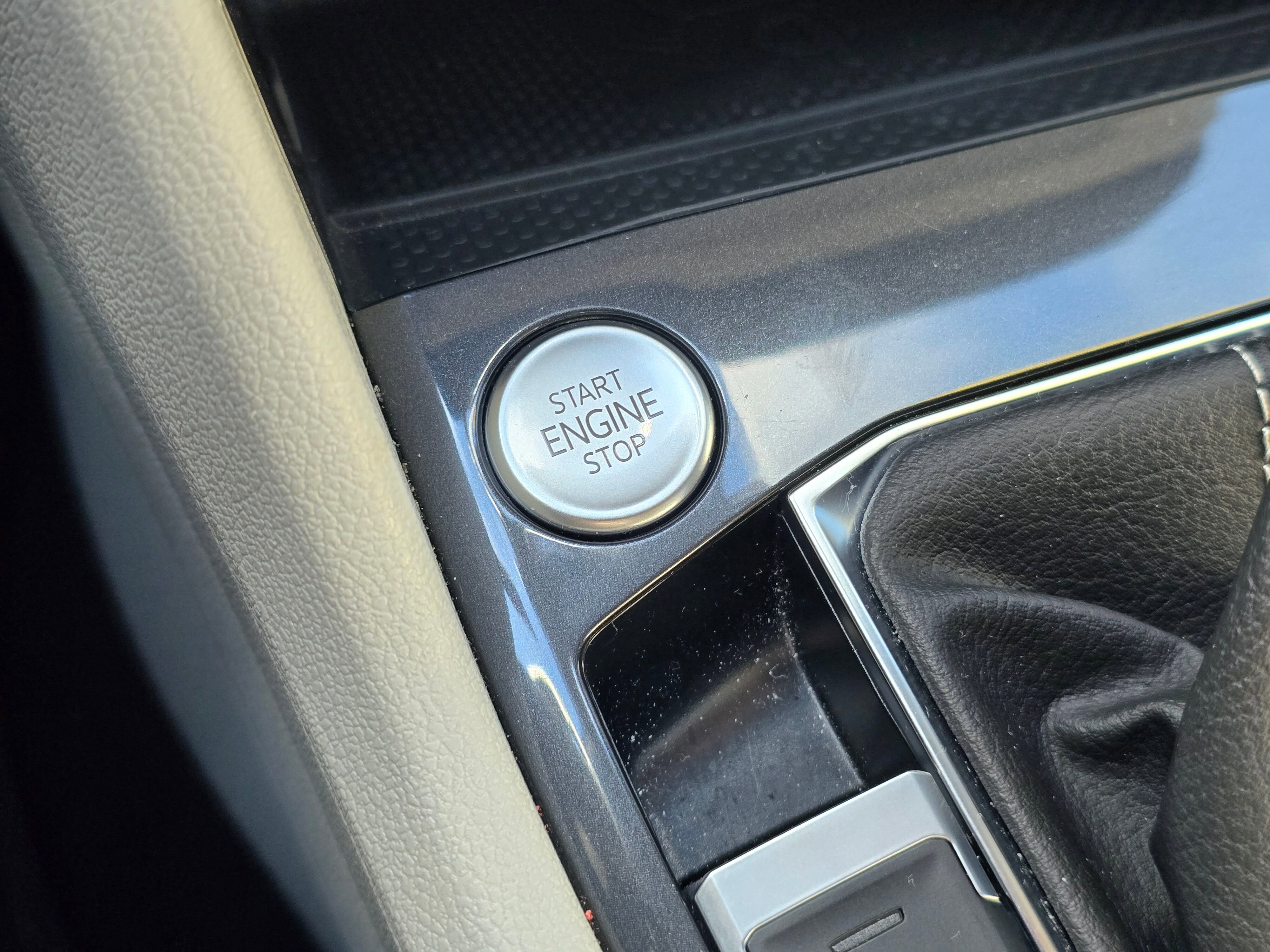 Used 2024 Volkswagen Tiguan SEL R-Line image 36