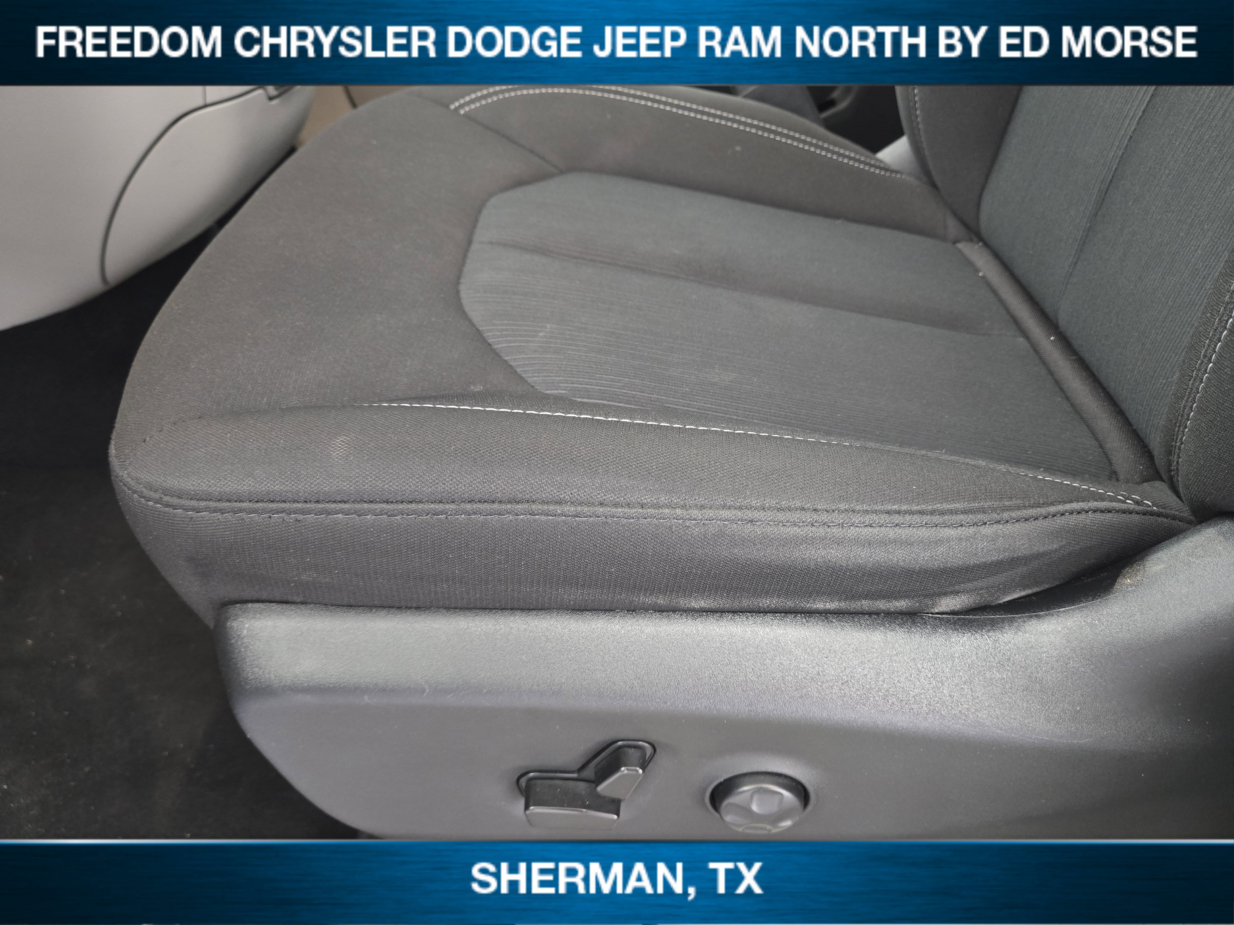 Used 2023 Chrysler Voyager LX image 18