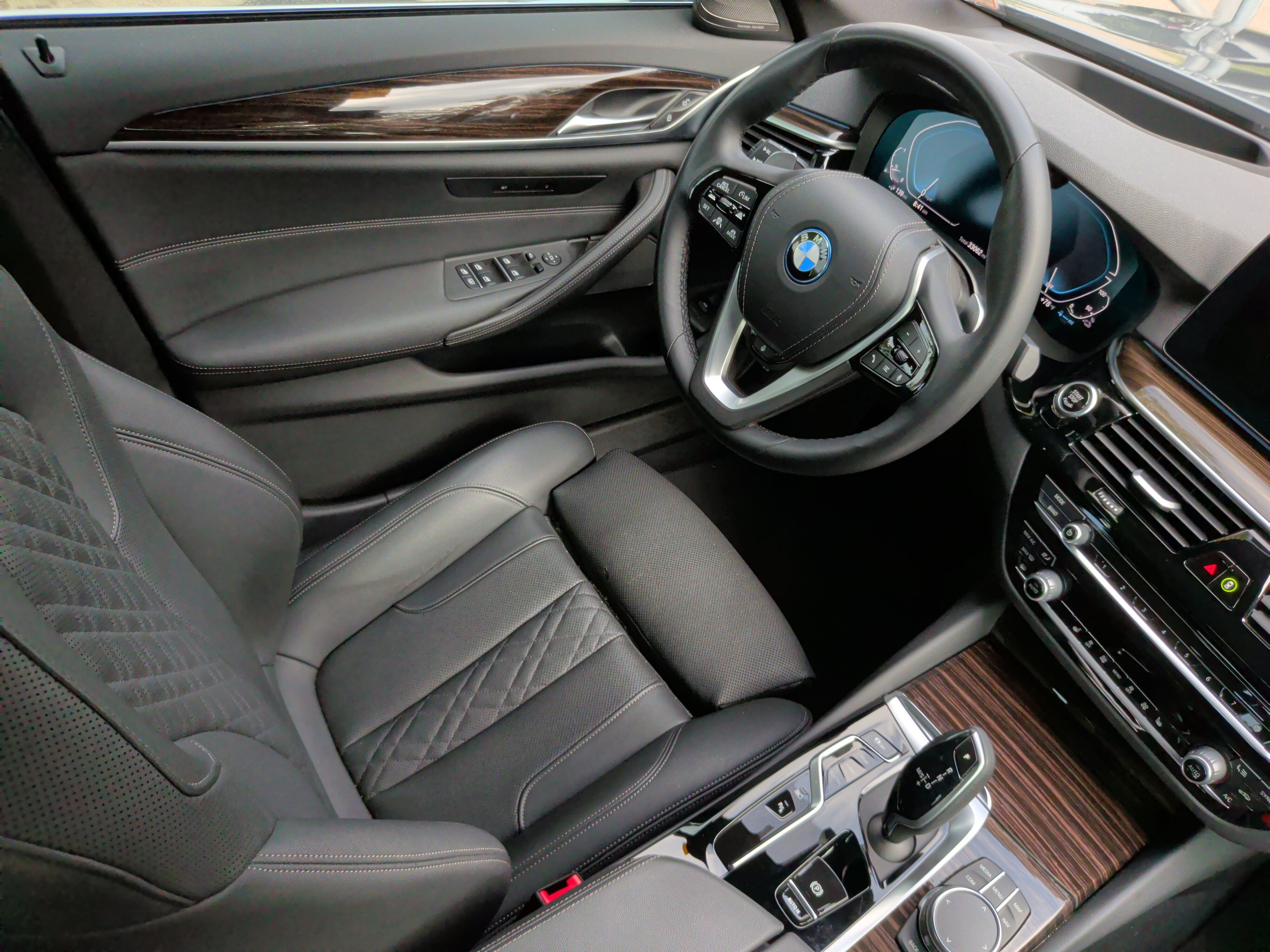 Used 2023 BMW 530e w/ Executive Package RWD image 34