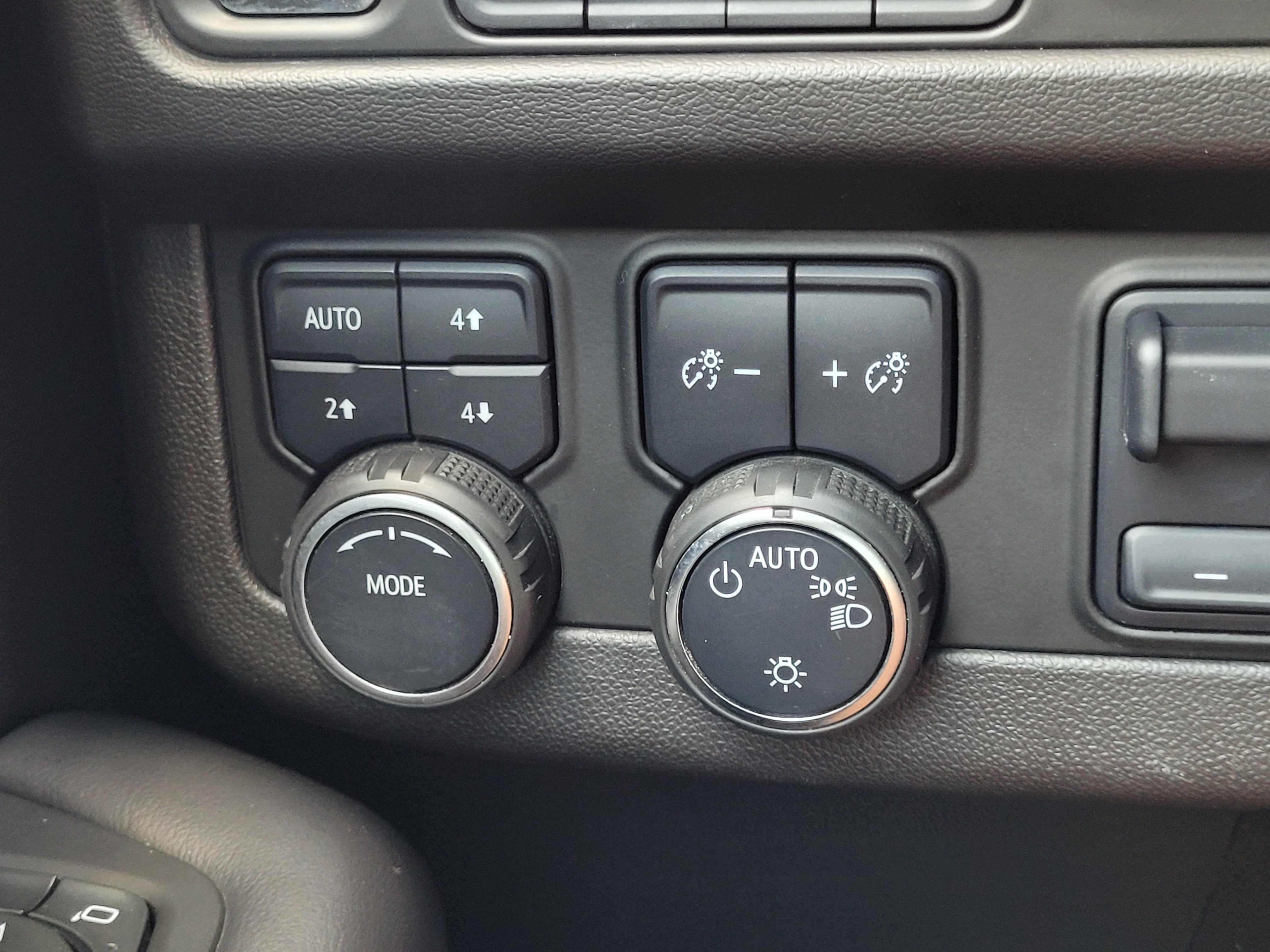 Used 2022 Chevrolet Suburban RST w/ Sport Performance Package AWD/4WD image 19