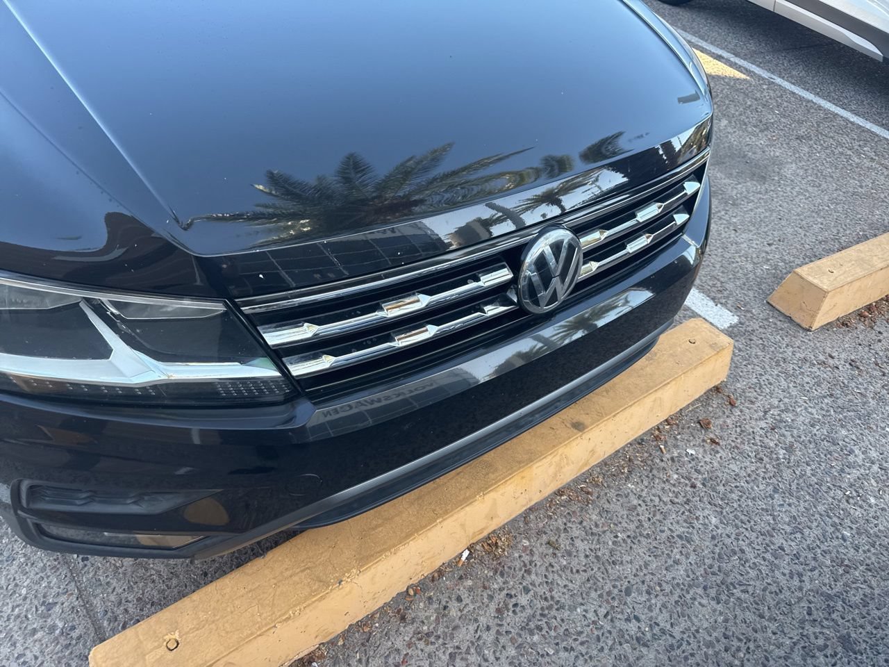 Used 2018 Volkswagen Tiguan SE w/ Panoramic Sunroof Package FWD image 8